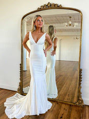 Mermaid Sheath Deep V-Neck Beaded Satin Long Prom Dress