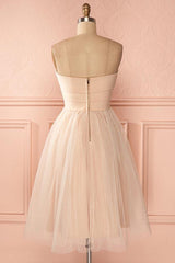 A-Line Strapless Knee-Length Sweetheart Tulle Homecoming Dress