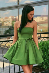 Simple Red Satin Strapless Short Formal Homecoming Dress