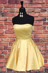 Simple Strapless Short Yellow Prom Dress with Pockets Homecoming Dress