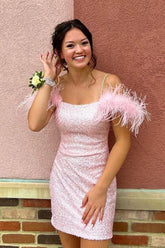 Sparkly Bodycorn Scoop Neck Light Cute Pink Sequins Short homecoming Dresses with Feathers