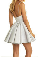 V-Neck Grey Short Prom Dress with Lace Applique Homecoming Dress