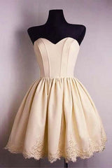 A-Line Sweetheart Sleeveless Satin Homecoming Dress with Lace Applique