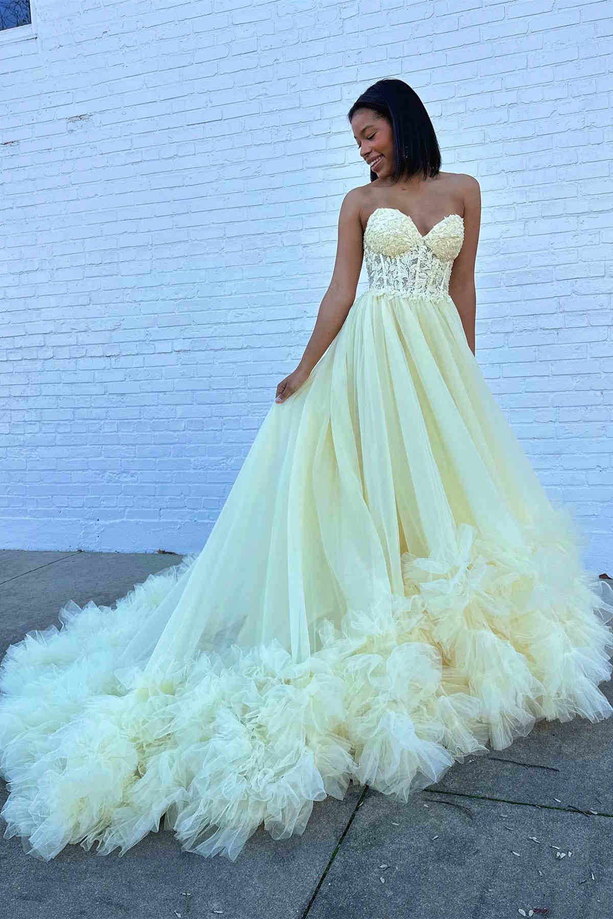 Red Tulle Appliqued Sweetheart Ruffle Long Prom Dress