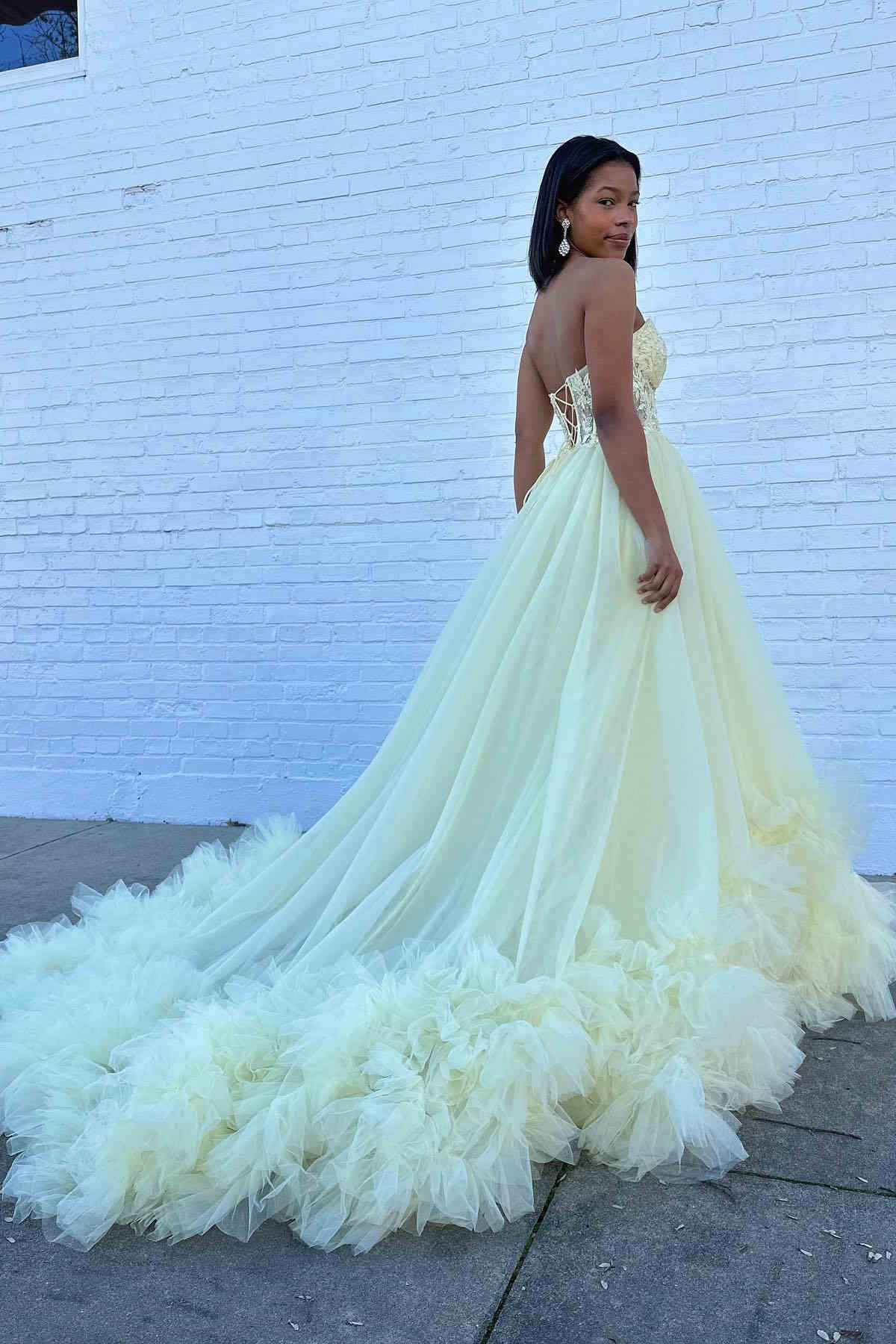 Red Tulle Appliqued Sweetheart Ruffle Long Prom Dress
